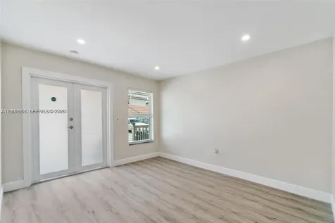 330 W 74th Place Hialeah FL 33014
