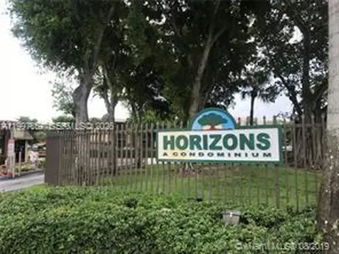8065 SW 107 Avenue Miami FL 33173