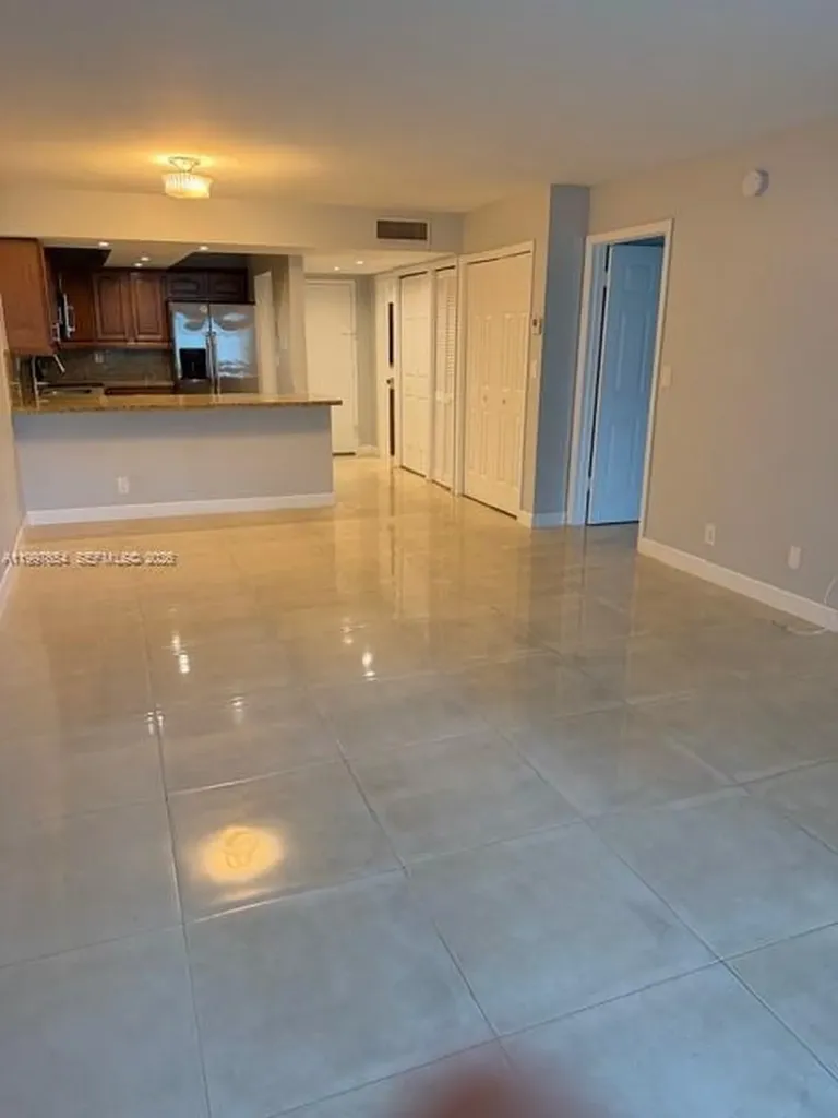 100 Lakeview Drive Weston FL 33326