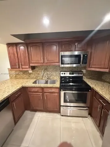 100 Lakeview Drive Weston FL 33326
