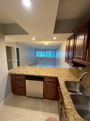100 Lakeview Drive Weston FL 33326