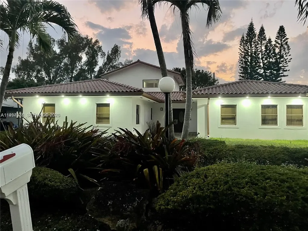 19740 W Saint Andrews Drive Hialeah FL 33015
