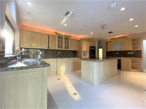 19740 W Saint Andrews Drive Hialeah FL 33015