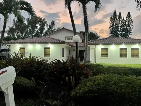 19740 W Saint Andrews Drive Hialeah FL 33015