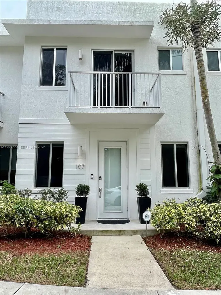 2621 NE 212th Terrace Miami FL 33180