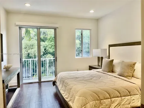 2621 NE 212th Terrace Miami FL 33180