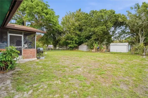 1910 S 34th Street Fort Pierce FL 34947