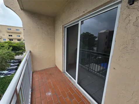 4845 NW 7th Street Miami FL 33126