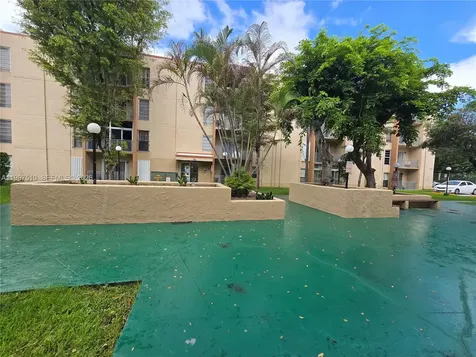 4845 NW 7th Street Miami FL 33126