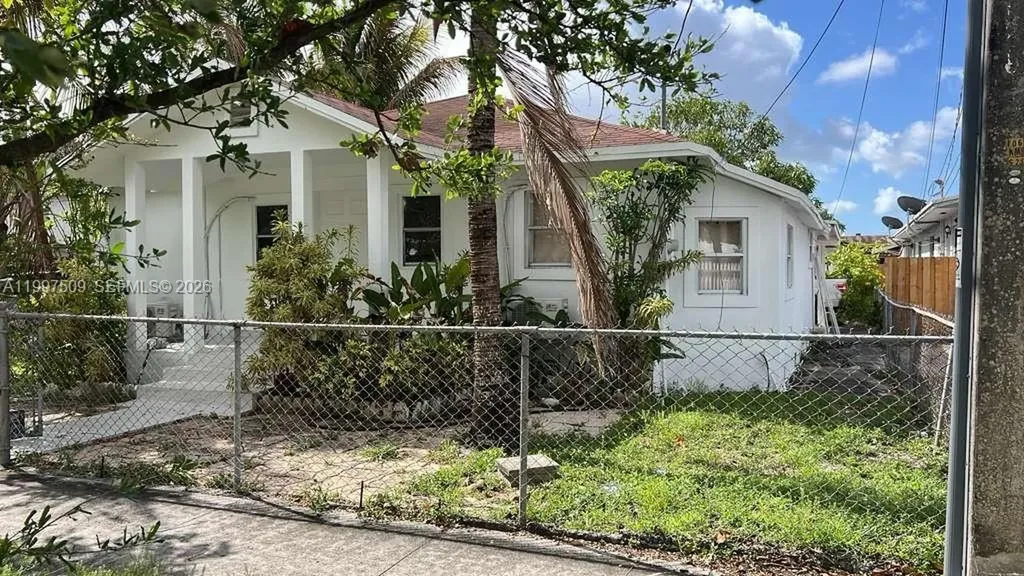 2456 NW 28th Street Miami FL 33142