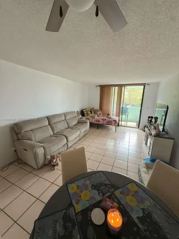 1825 W 44th Place Hialeah FL 33012