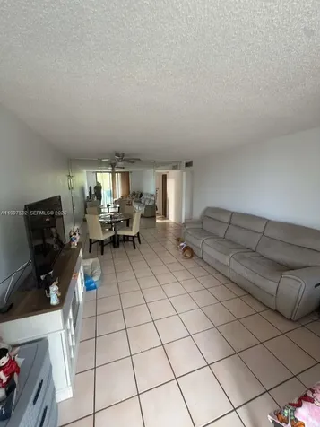 1825 W 44th Place Hialeah FL 33012