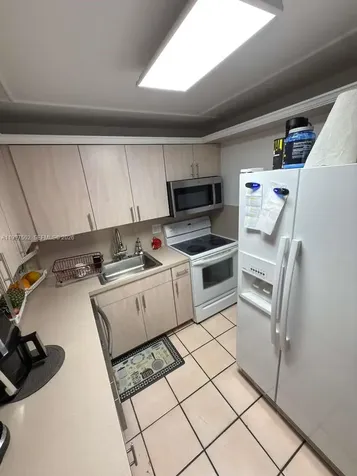 1825 W 44th Place Hialeah FL 33012