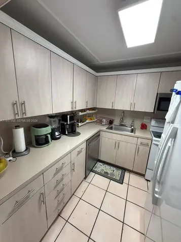 1825 W 44th Place Hialeah FL 33012