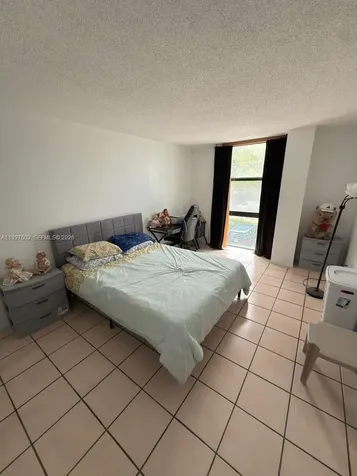 1825 W 44th Place Hialeah FL 33012