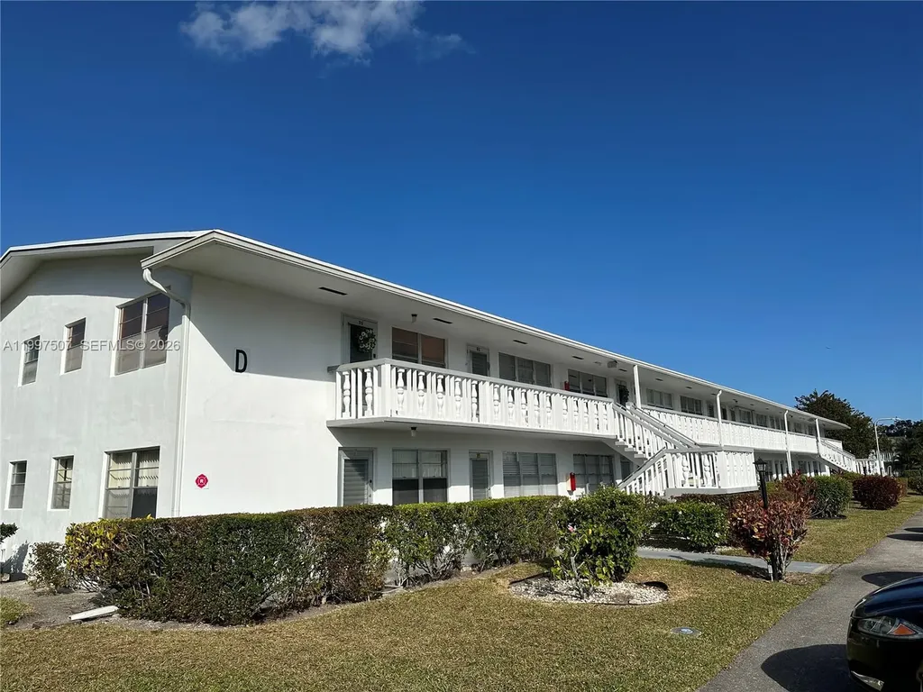 89 Berkshire D West Palm Beach FL 33417
