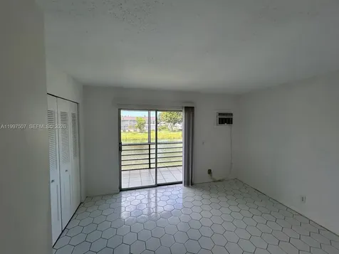 89 Berkshire D West Palm Beach FL 33417