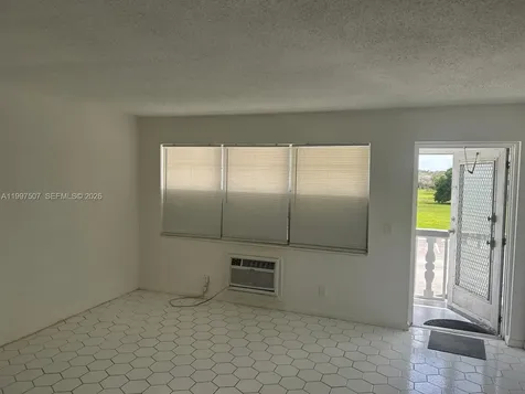 89 Berkshire D West Palm Beach FL 33417
