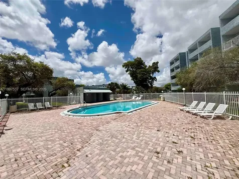 9375 Fontainebleau Boulevard Miami FL 33172