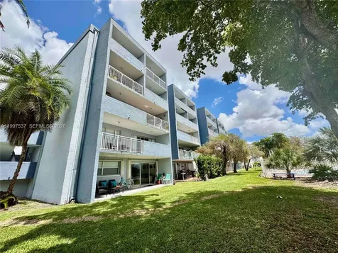 9375 Fontainebleau Boulevard Miami FL 33172
