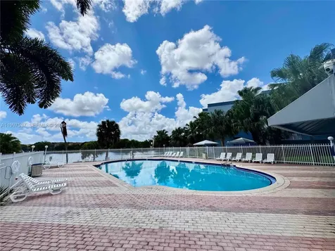 9375 Fontainebleau Boulevard Miami FL 33172