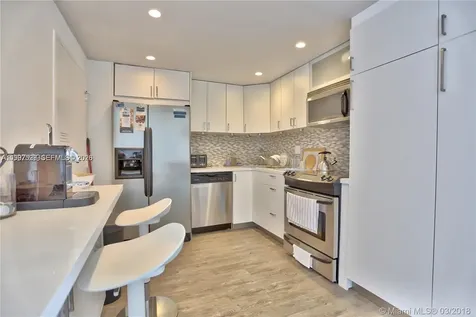 5555 Collins Avenue Miami Beach FL 33140