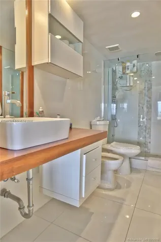 5555 Collins Avenue Miami Beach FL 33140