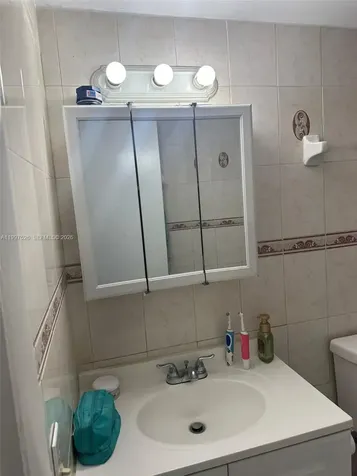 1725 W 60th Street Hialeah FL 33012