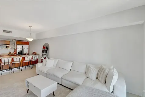 185 SW 7th Street Miami FL 33130
