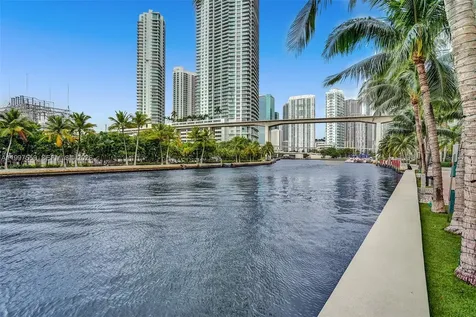 185 SW 7th Street Miami FL 33130