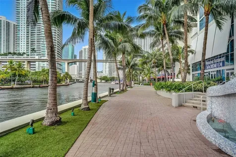 185 SW 7th Street Miami FL 33130