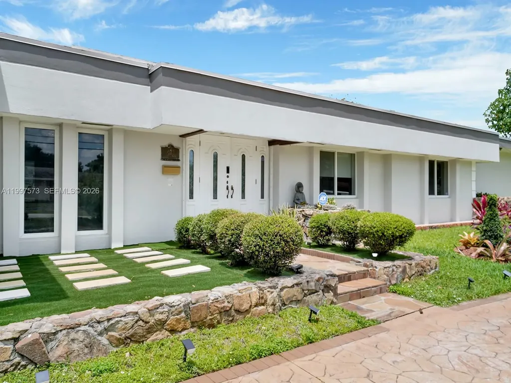 621 E Tropical Way Plantation FL 33317