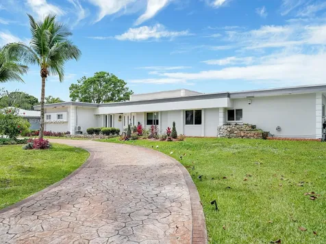 621 E Tropical Way Plantation FL 33317