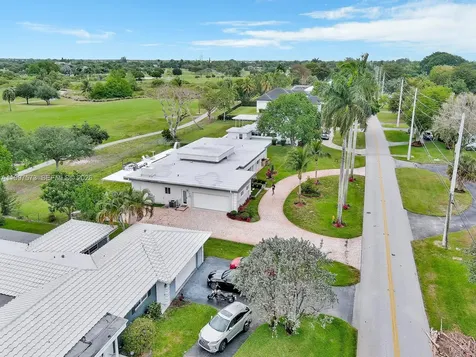 621 E Tropical Way Plantation FL 33317