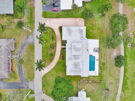 621 E Tropical Way Plantation FL 33317