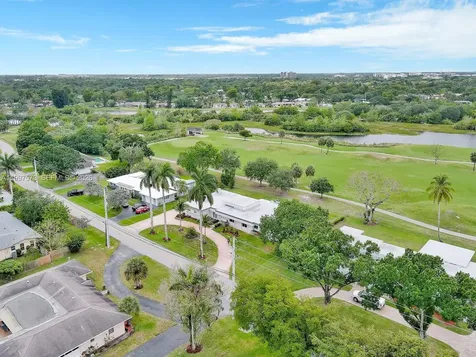 621 E Tropical Way Plantation FL 33317