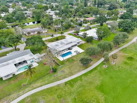 621 E Tropical Way Plantation FL 33317