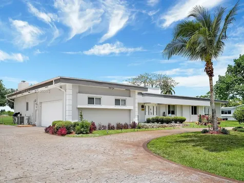 621 E Tropical Way Plantation FL 33317