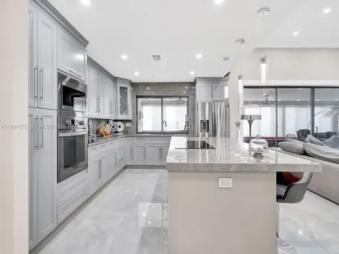 621 E Tropical Way Plantation FL 33317