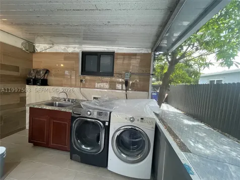 721 SW 69th Avenue Pembroke Pines FL 33023