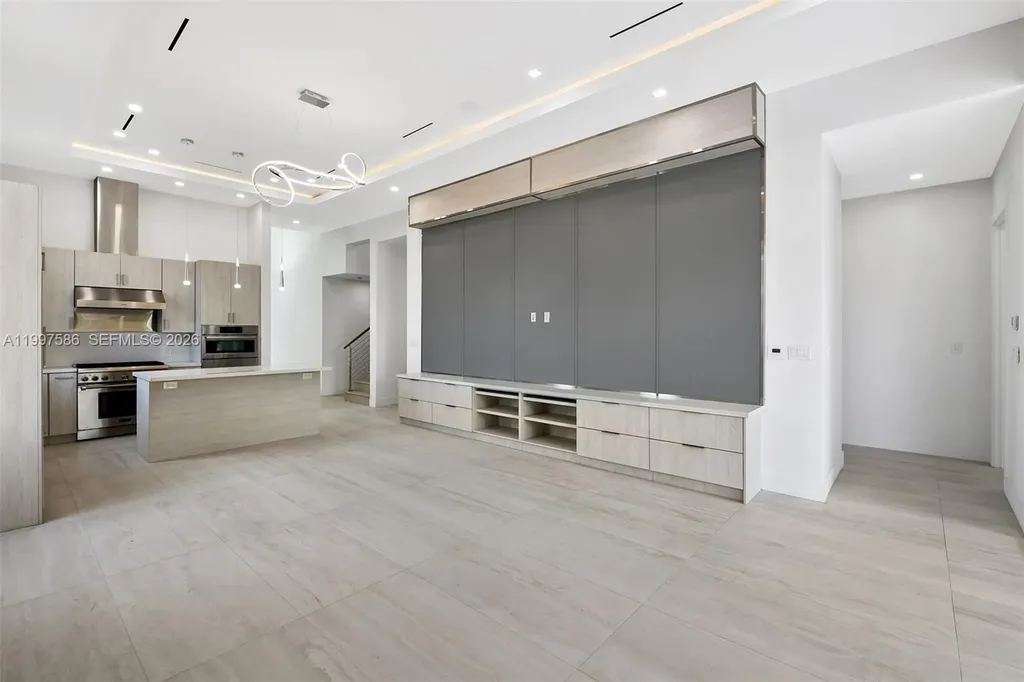 1615 NE 3rd Court Fort Lauderdale FL 33301