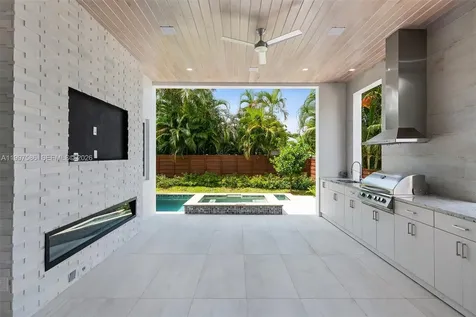 1615 NE 3rd Court Fort Lauderdale FL 33301