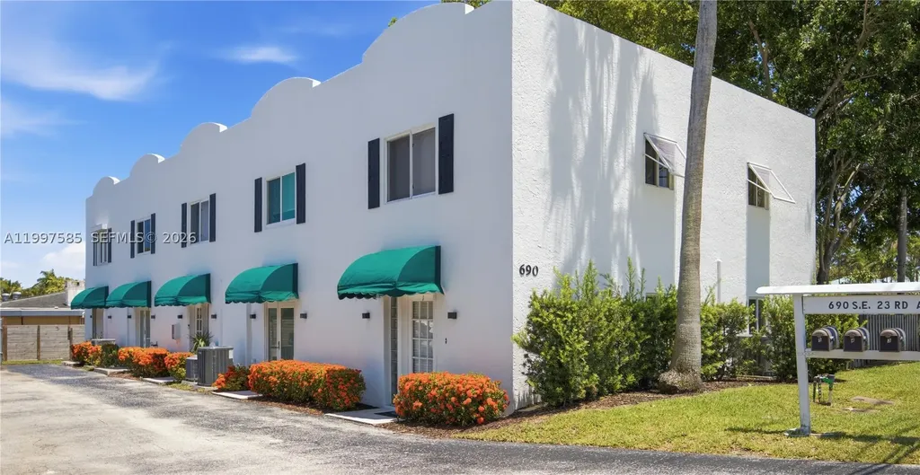 690 SE 23rd Avenue Pompano Beach FL 33062