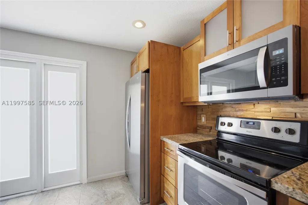 690 SE 23rd Avenue Pompano Beach FL 33062