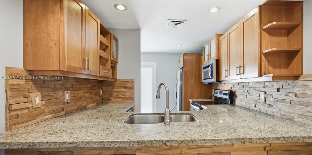 690 SE 23rd Avenue Pompano Beach FL 33062