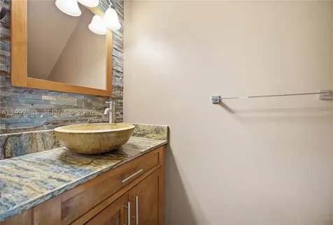 690 SE 23rd Avenue Pompano Beach FL 33062