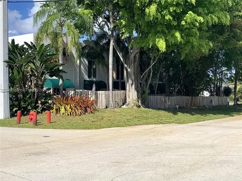 690 SE 23rd Avenue Pompano Beach FL 33062