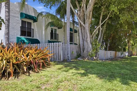690 SE 23rd Avenue Pompano Beach FL 33062