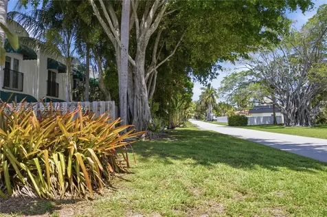 690 SE 23rd Avenue Pompano Beach FL 33062