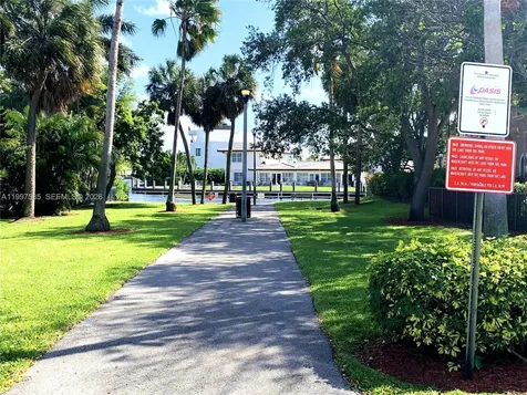 690 SE 23rd Avenue Pompano Beach FL 33062